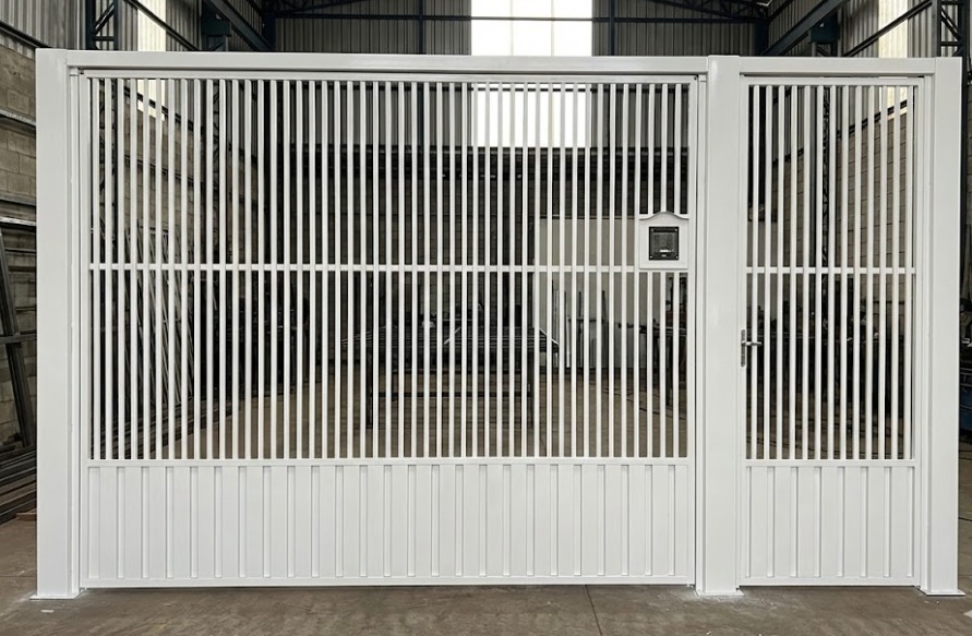 Portão tubular com tela em Santo André